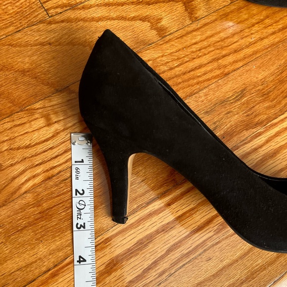 Vince Camuto Farin Suede Classic Heel Pump - Picture 7 of 8